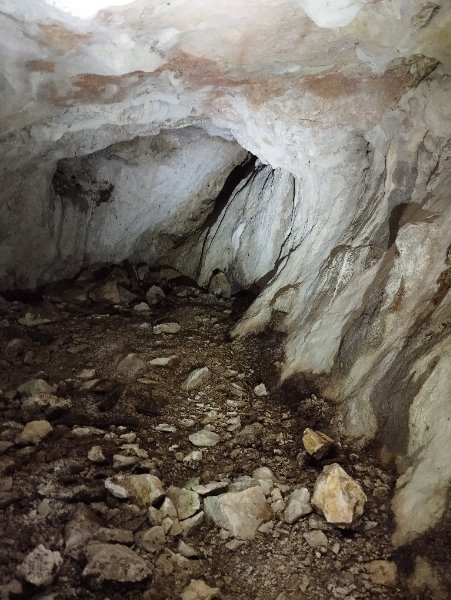 Gissey-sur-Ouche - grotte du champ de Cras numéro 2 - photo intérieur cavité 2, Aurélien Bloch.jpg
Fichier manquant